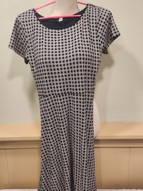 Uniqlo Black & White Geometric Fit-and-Flare Dress Large